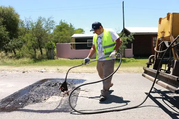 La Municipalidad llevó a cabo trabajos de mantenimiento en el camino a Ñandubaysal 