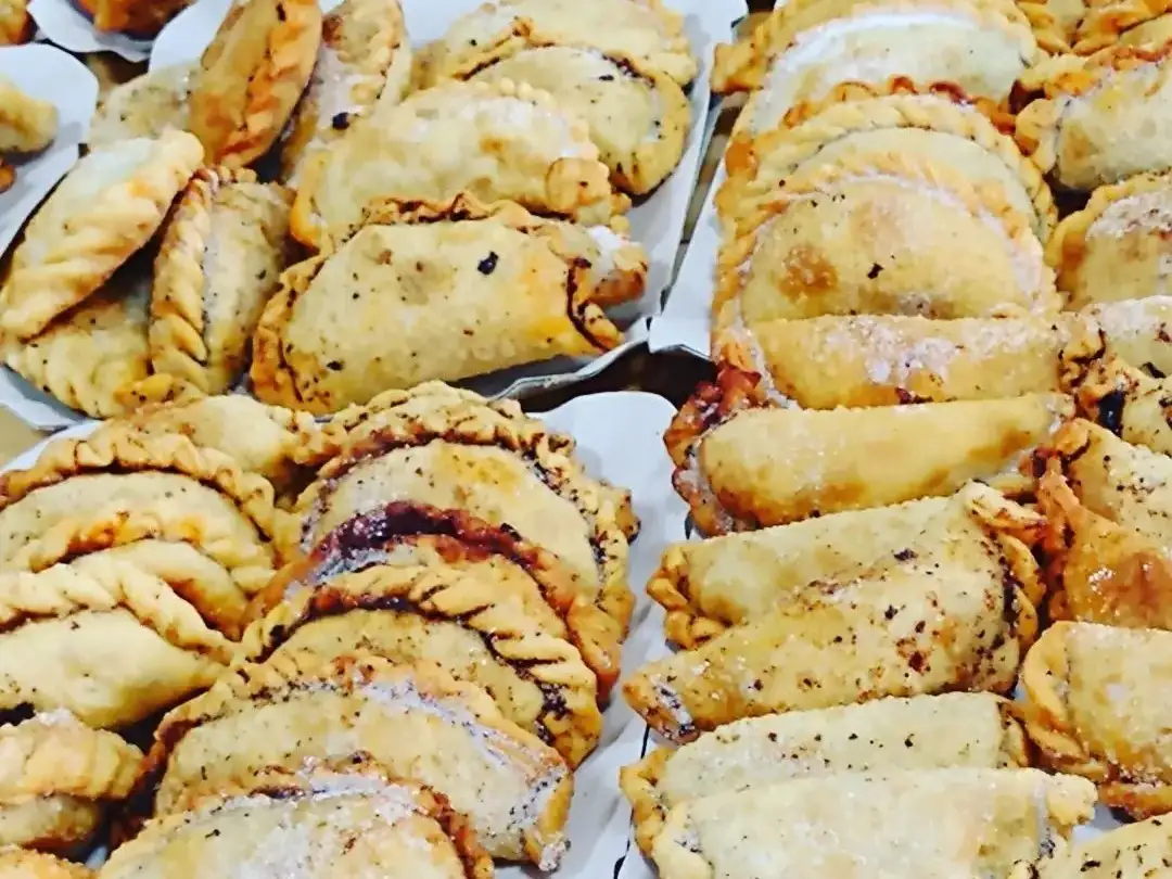 Se requieren de ingredientes para realizar empanadas y venderlas a beneficio.