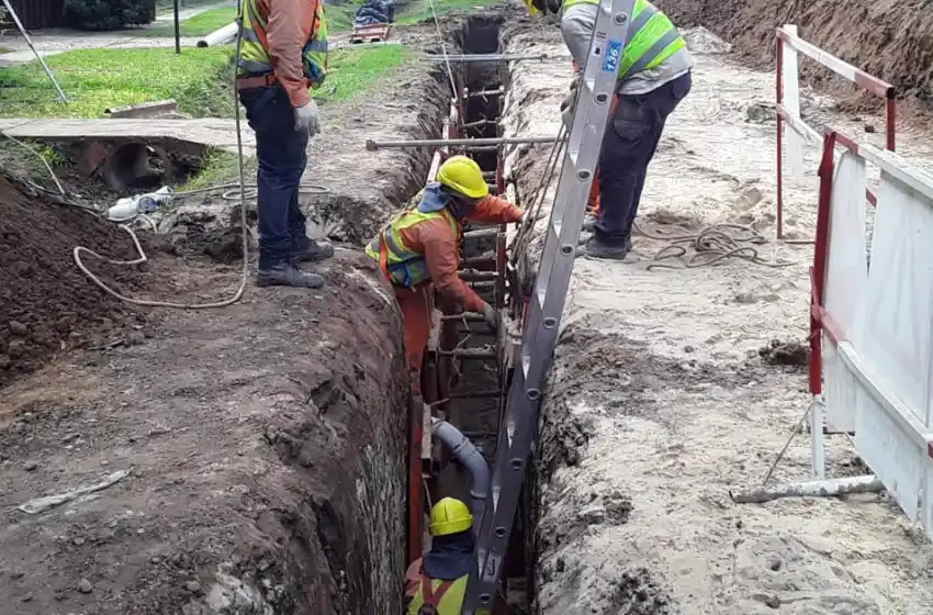 Cloacas en Funes: comenzaron la obra de expansión del servicio en la zona centro-norte