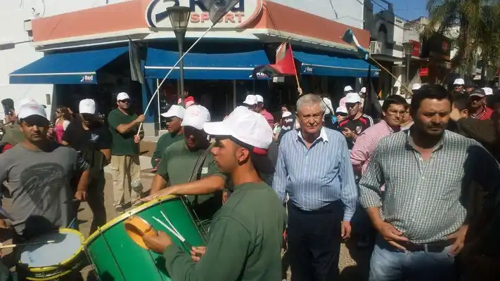 Maradey y concejales acompañaron  el reclamo de empleados despedidos