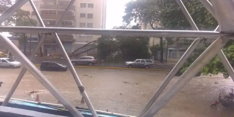 Duque informa explosión de transformadores en Los Palos Grandes