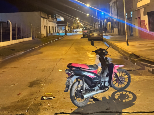 Accidente de tránsito: chocó en moto, lo trasladaron al Hospital y se fugó