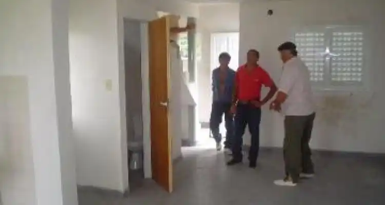 Enfrentamiento político por el estado de las casas del barrio Arcor