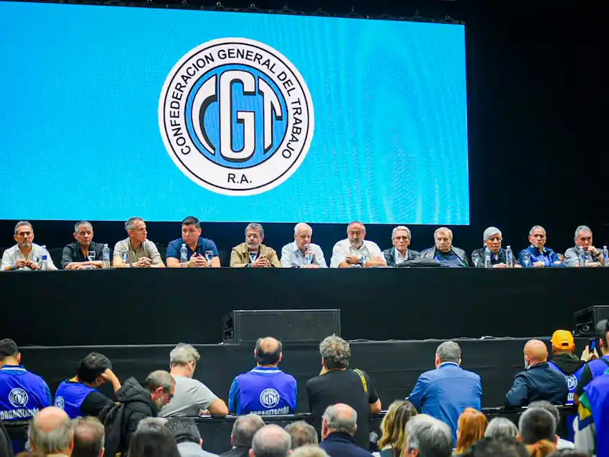 Antes de proclamar al nuevo triunvirato, la UTA decidió irse de la CGT, pero Barrionuevo y Maturano seguirán en sus cargos