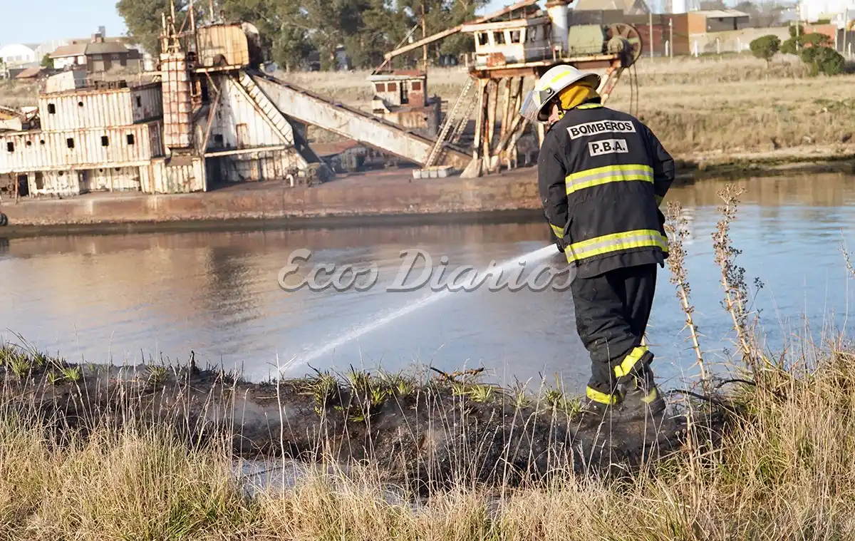 Bomberos combatieron un incendio cerca del puerto