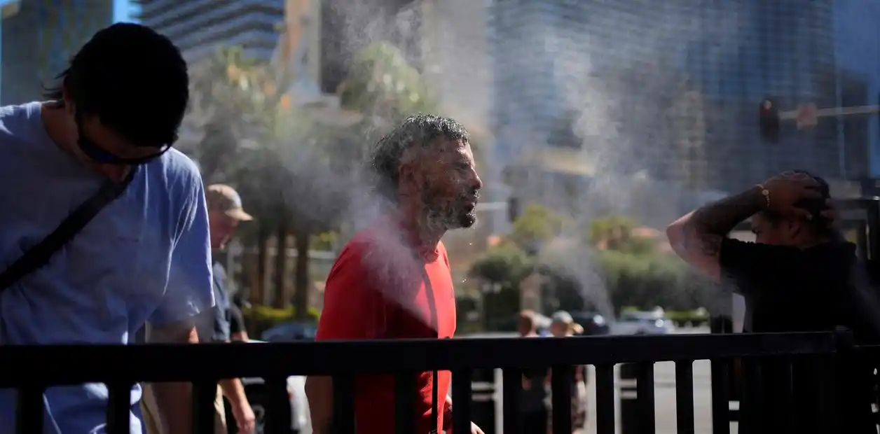 Histórico récord de calor en Las Vegas, con temperaturas extremas de casi 50 grados