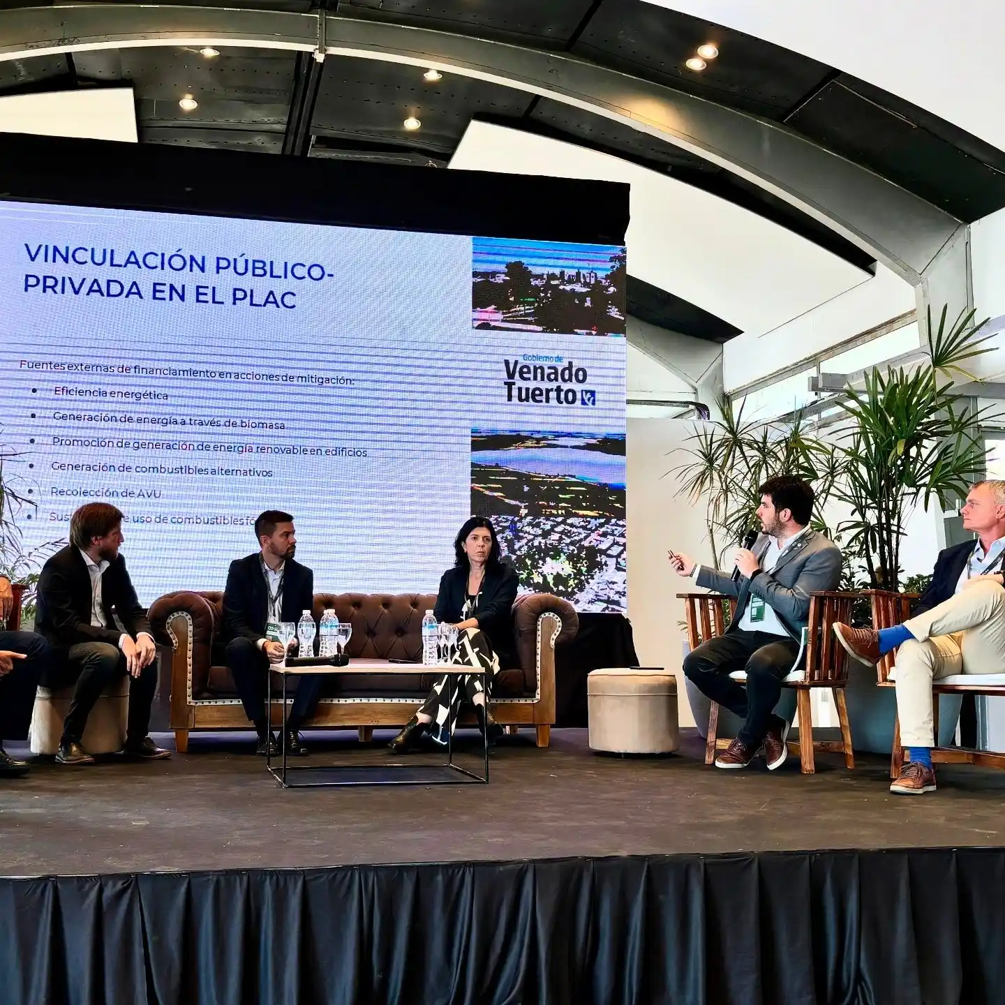 El intendente Leonel Chiarella en el momento de su exposición.