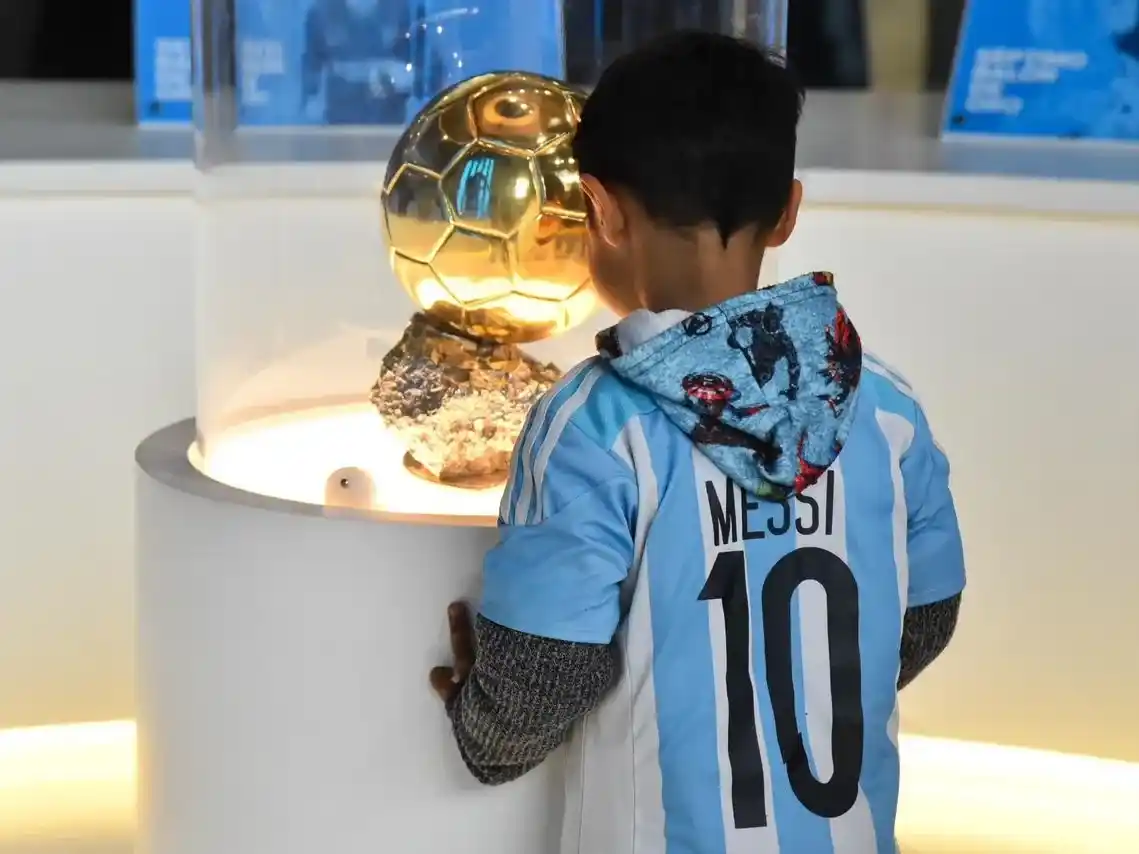 muestra Messi