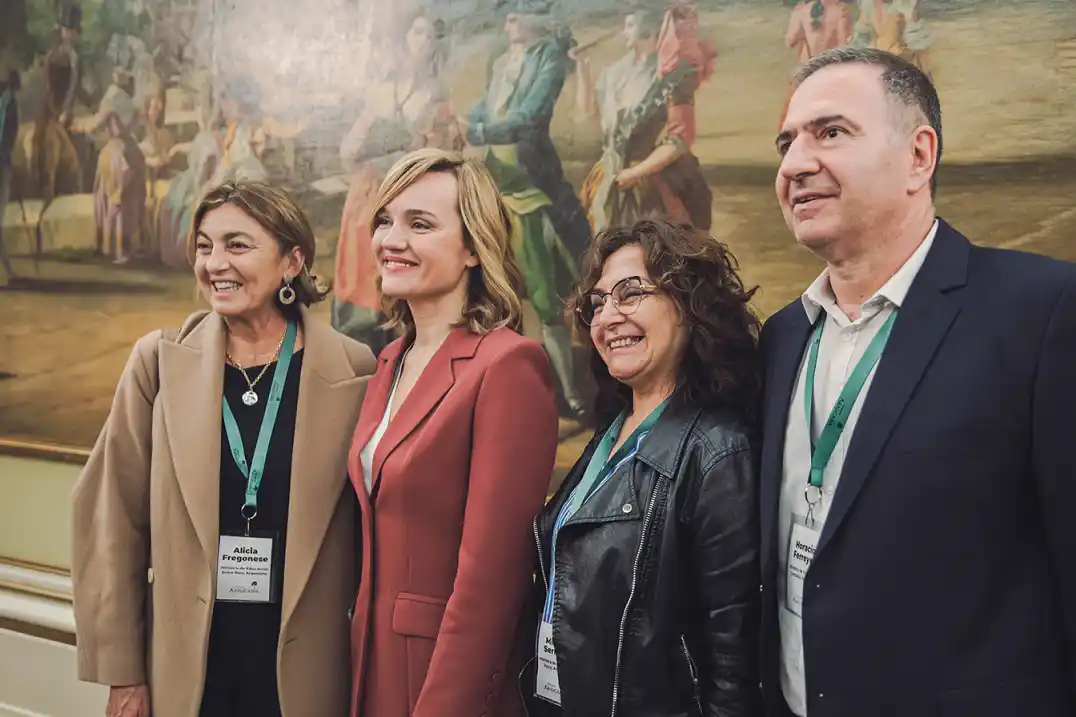 Malestar por el viaje de la Presidenta de la CGE a España