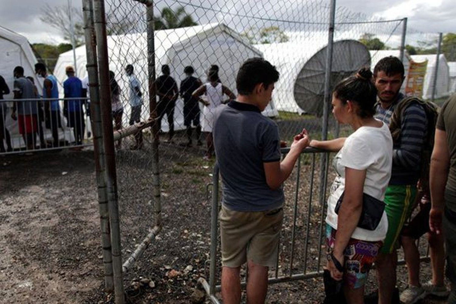 VENEZOLANOS residentes en otros países y sin pasaporte no aplican a la medida de Biden