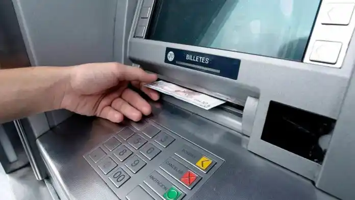 Dejó de ser gratuito el uso de cajeros: cuánto costará y quiénes pagarán