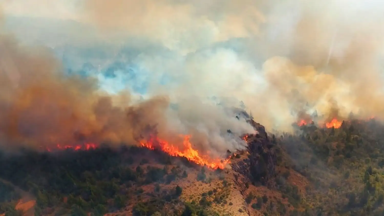 Incendios fuera de control en Chubut: el fuego sigue avanzando y ya consumió 40 mil hectáreas
