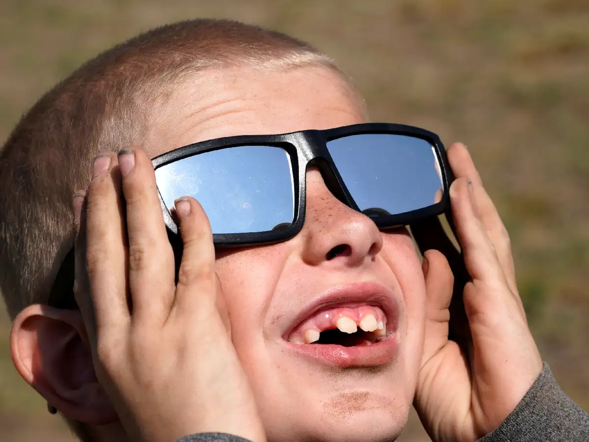 Eclipse: a dos días alertan cómo evitar quemaduras en los ojos 