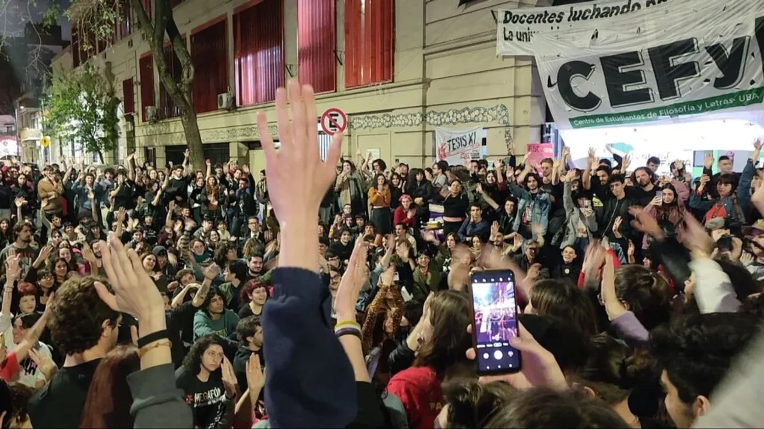 Los estudiantes también marcharán al Congreso a las 11 para escuchar desde afuera del plenario la votación y “meter presión”