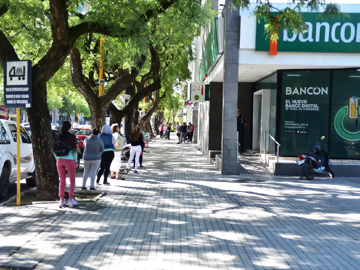 Coronavirus: los bancos abrirán el Jueves Santo y atenderán a jubilados y beneficiarios de planes sociales