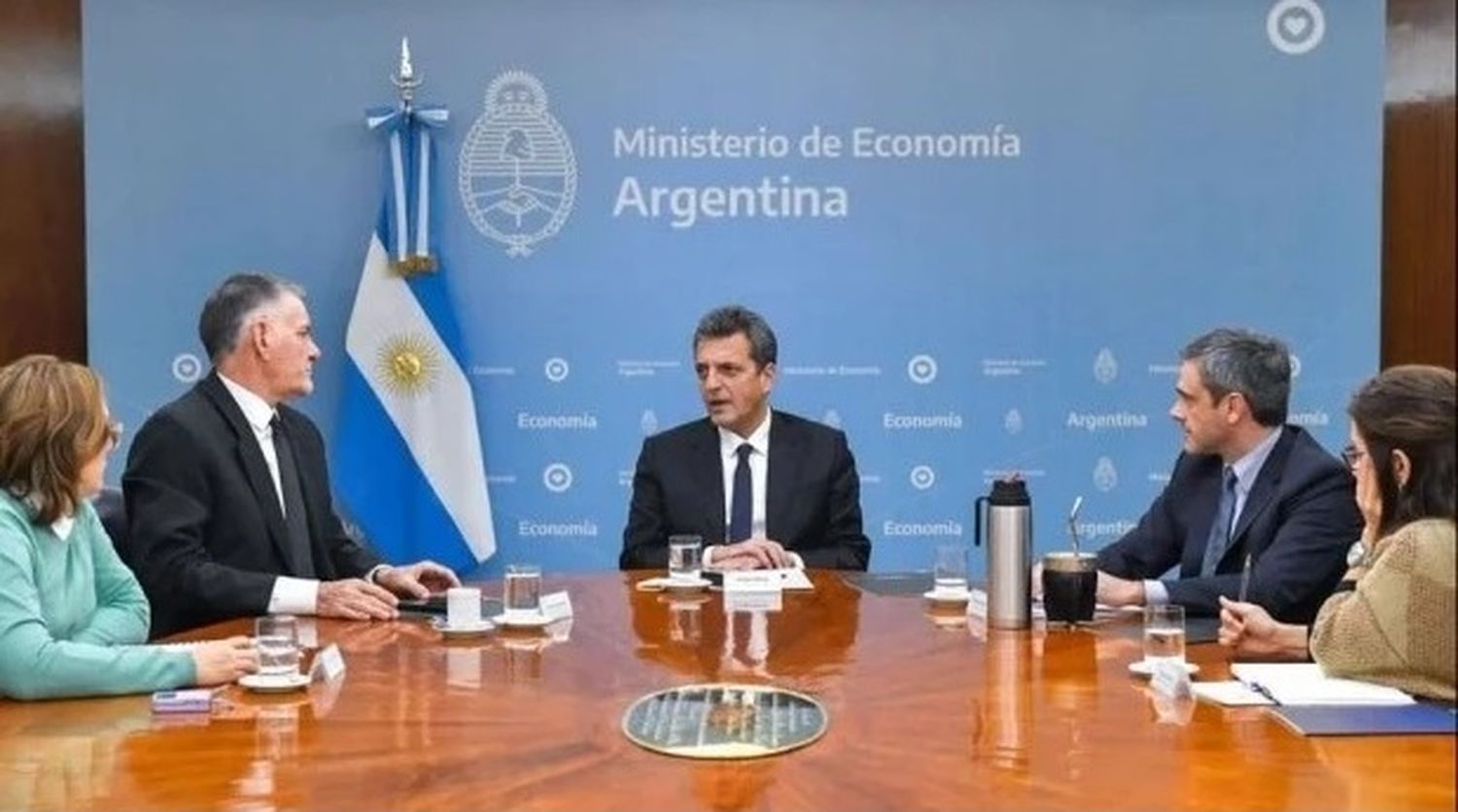 Massa se reunió con querellantes en allanamientos a financieras