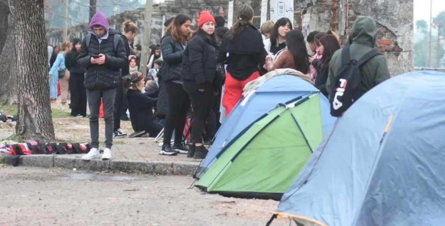 Show de Lali en Santa Fe: fanáticos acampan esperando el recital