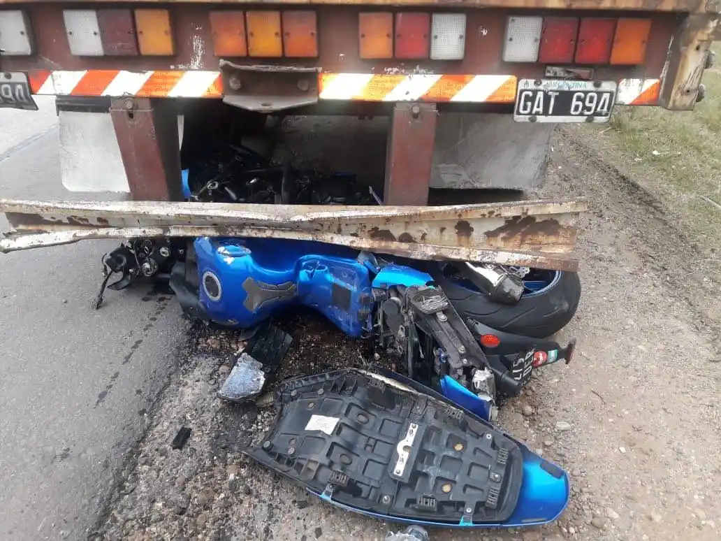 Chajariense resultó herido al impactar su moto contra un camión en el kilómetro 305 de la autovía Artigas
