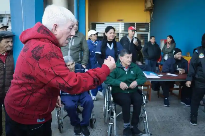 Adultos mayores de
residencias presentes