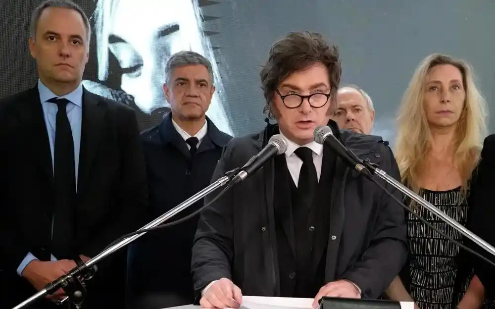 Milei en el acto por la voladura de la embajada de Israel.