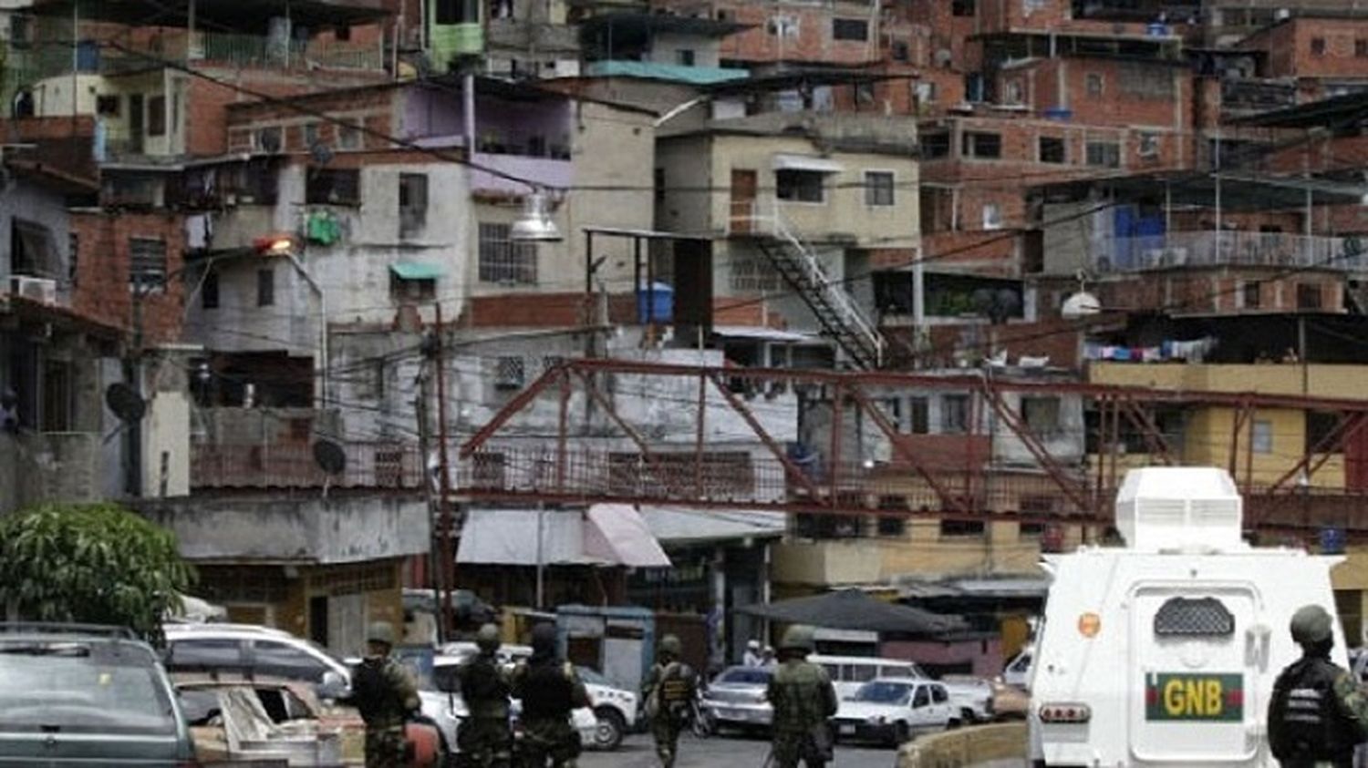 Afirman que más de 200 hombres con armas largas integran la MEGABANDA de la COTA 905