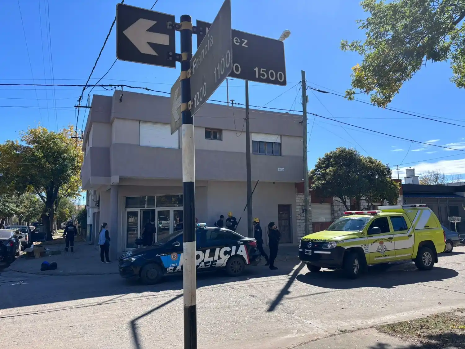 Servicios de emergencia atendieron a los protagonistas del siniestro.