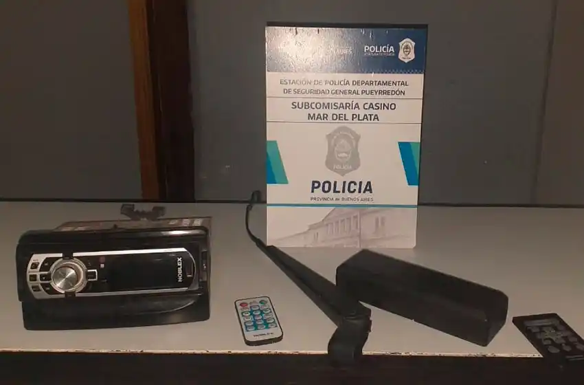 Robó un estéreo de auto estacionado pero fue atrapado in fraganti