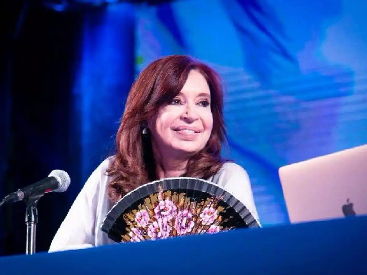 CFK dijo que habría que "ver y rever" la deuda con el FMI