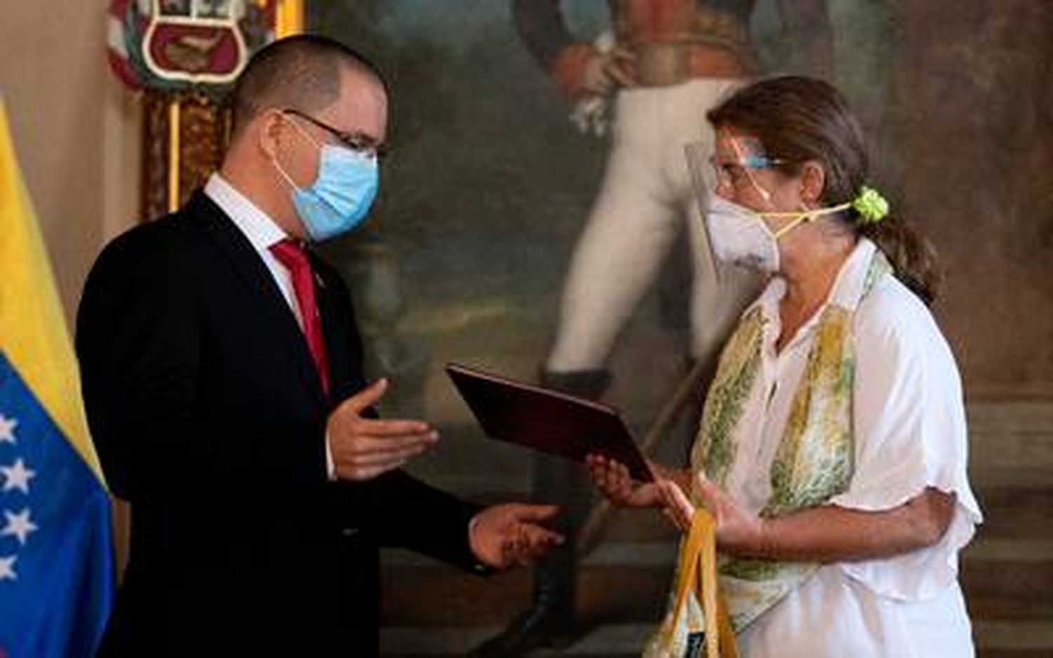 EN SILENCIO: embajadora de la UE abandonó Venezuela tres días después del plazo que le dio Maduro