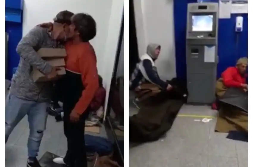 Llevaron colchonetas y comida a indigentes que duermen en un banco