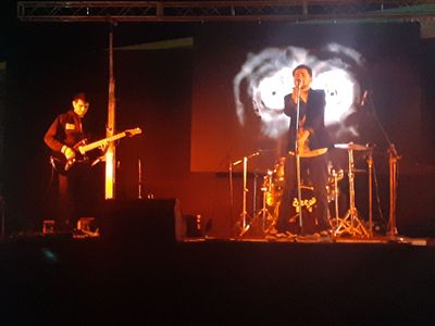 Cassette celebra sus tres años con un recital especial y la grabación de videoclips en vivo
