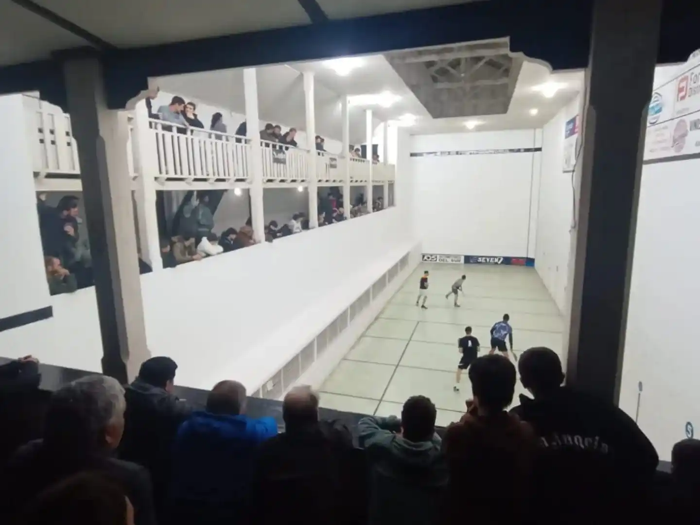 Triangular de Primera este jueves en el trinquete del club de Pelota Chascomús