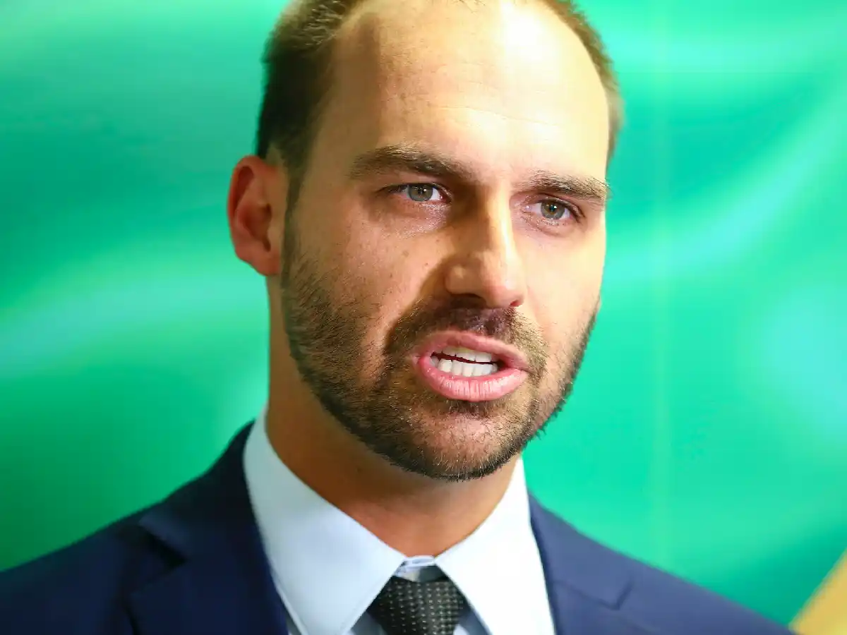 Diputado e hijo de Jair Bolsonaro condenado por "daño moral" a una periodista