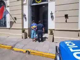 Un jóven de 21 años agredió a su madre y atacó a cuchllazos a su hermano: Fue detenido