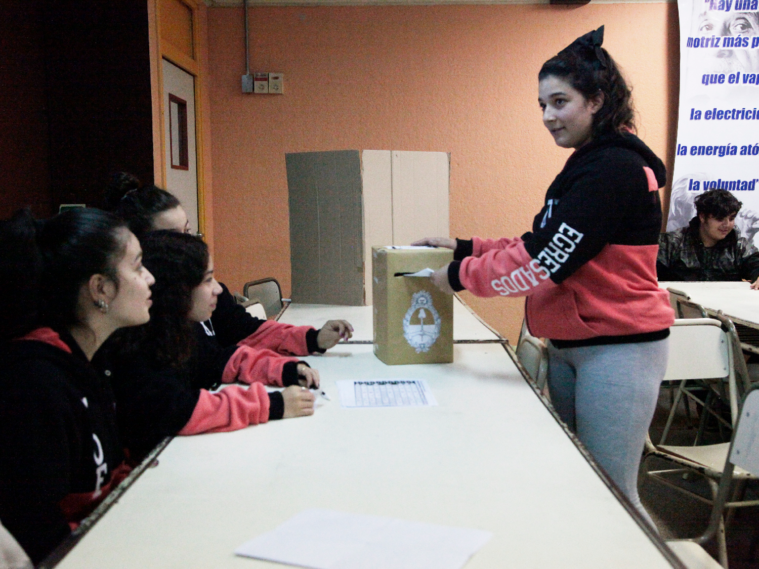 Por primera vez casi 76 mil adolescentes votan el domingo en Córdoba