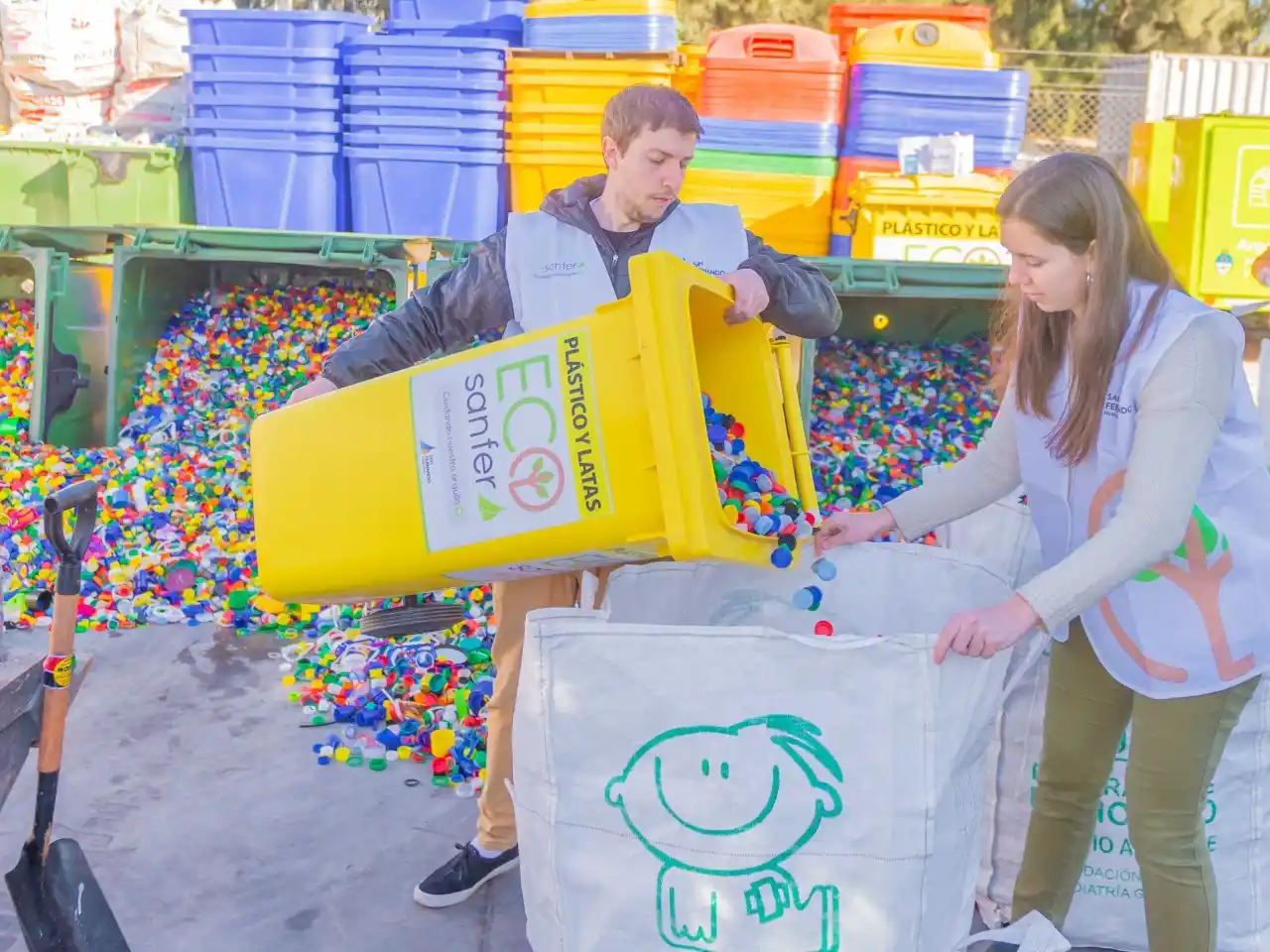 Con el aporte de los vecinos, San Fernando recicló una gran cantidad de tapitas plásticas y papel para la Fundación Garrahan