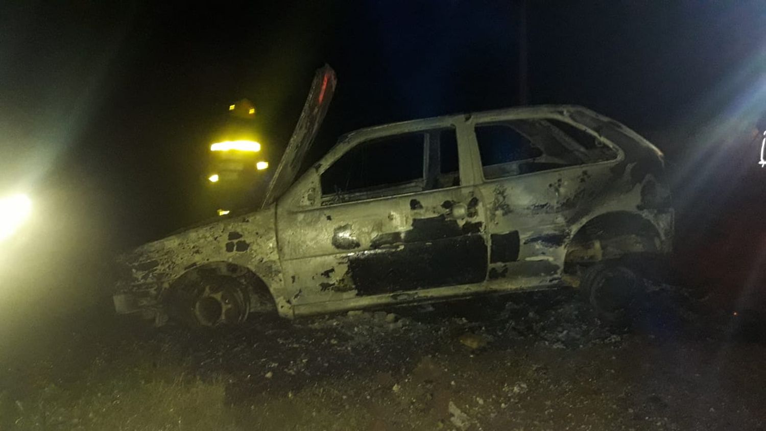 Encontraron un auto prendido fuego en el acceso a Ibicuy: no había nadie en el lugar