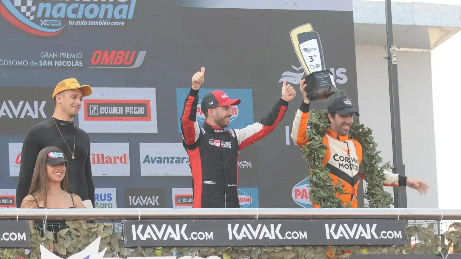 El podio nicoleño, con Santero entre Merlo y Muñoz Marchesi. (Foto www.apat.org.ar).