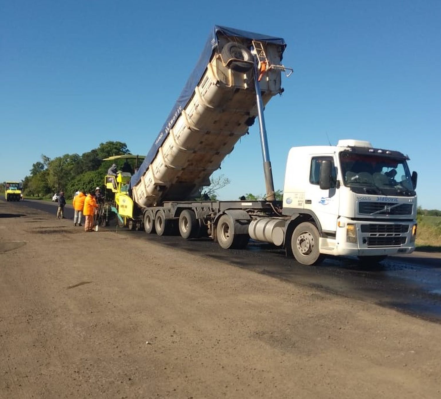 En todas las intervenciones sobre la calzada se produce de manera momentánea la reducción de un carril, con paso alternado de a una mano por vez, ordenado por banderilleros.