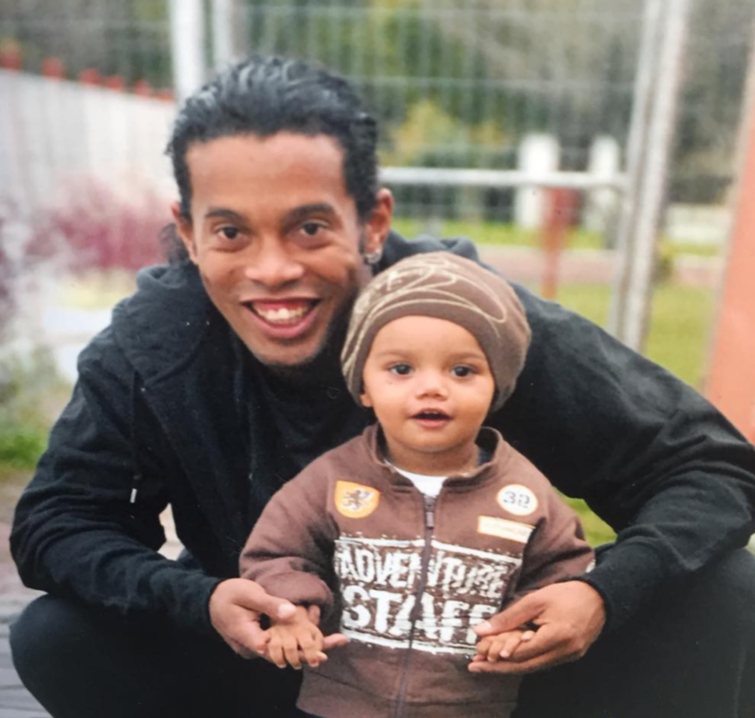 Conoce el trabajo que tuvo el hijo de Ronaldinho por un día