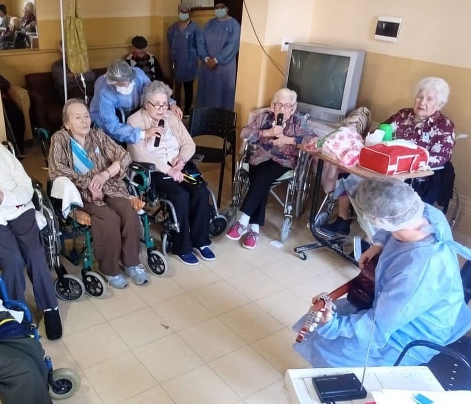 Continúan los talleres de musicoterapia y estimulación cognitiva en el hospital Cúneo