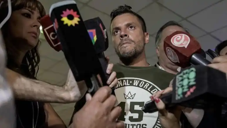 Ulises Jaitt llegó Ezeiza tras la muerte de su hermana Natacha: "Si yo estaba acá esto no pasaba"