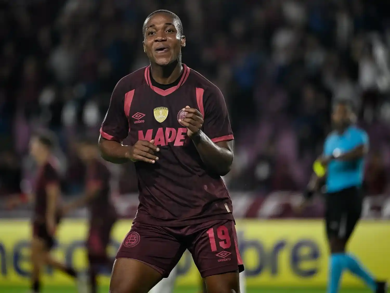 Lanús superó a Always Ready