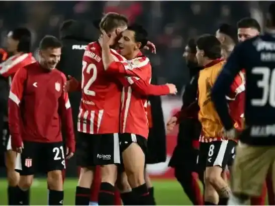 Estudiantes ganó sobre la hora y se metió en octavos de la Libertadores