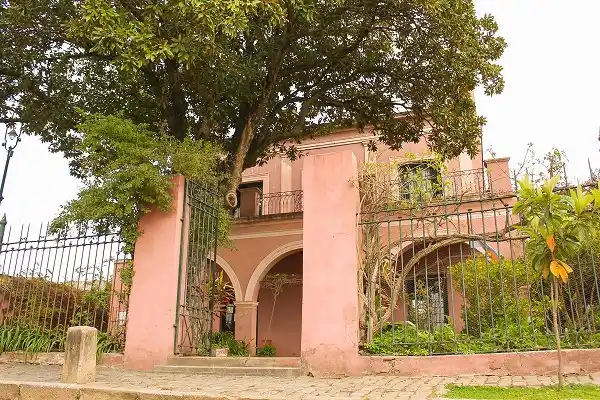 Con el frente del museo renovado, se inaugura el Pasaje de la Azotea