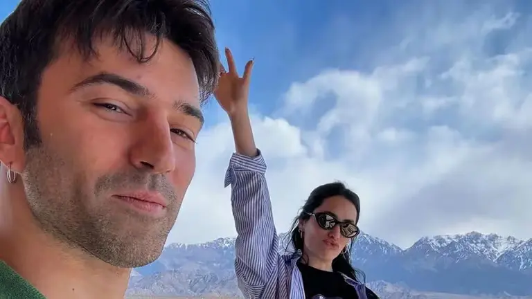 En pareja. Pedro Rosemblat y Lali de viaje por Mendoza