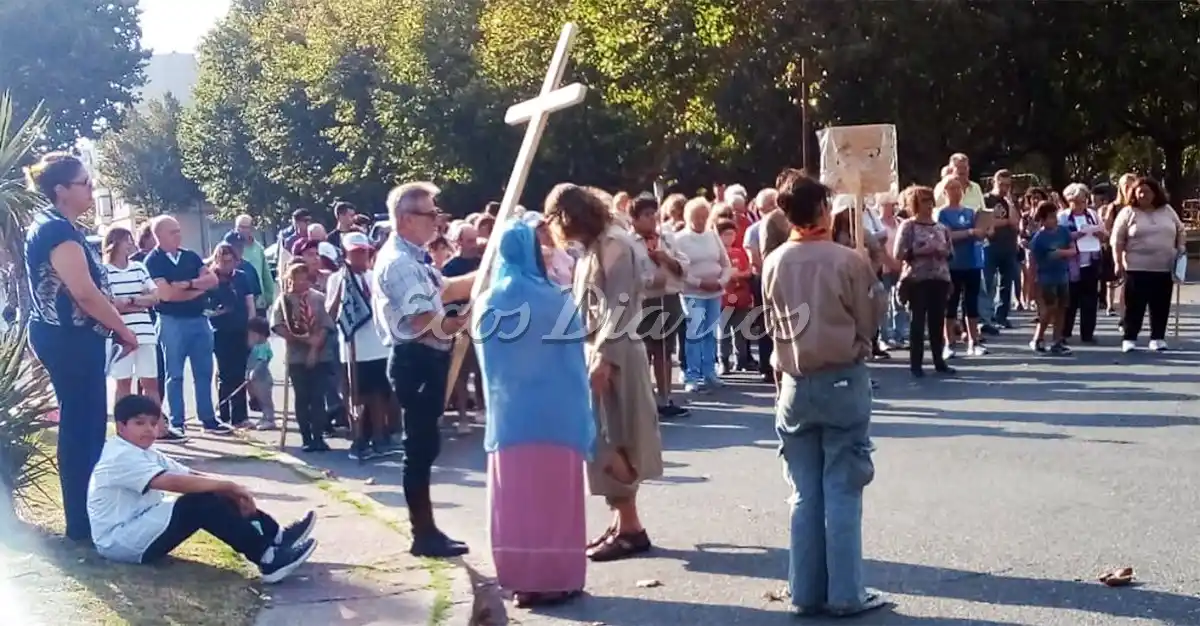 El Vía Crucis. Que se hizo el viernes desde la Parroquia del Carmen