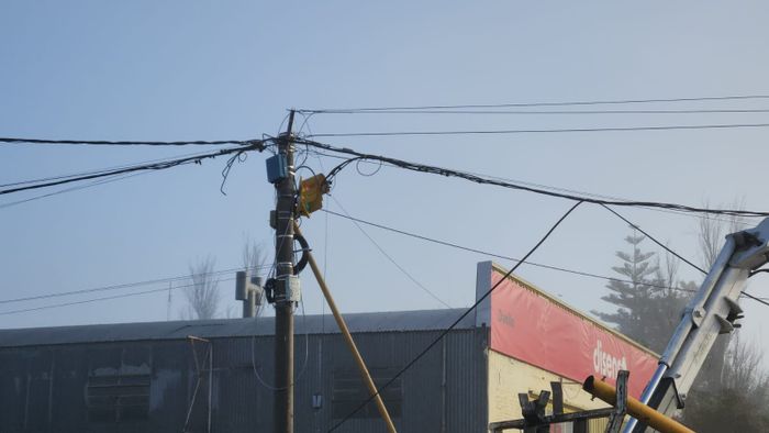 Caos en Bv. Lehmann y Cerdán: cable bajo provocó daños y complicaciones en el tránsito - 5
