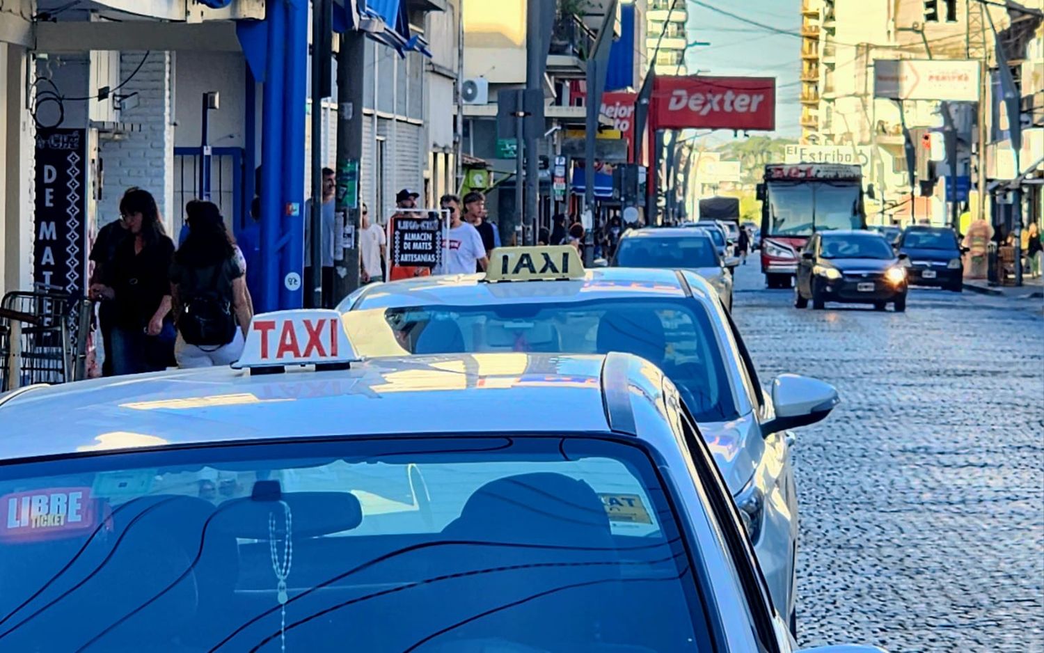 Se aprobó el nuevo cuadro tarifario de taxis: 1262 pesos la bajada de bandera