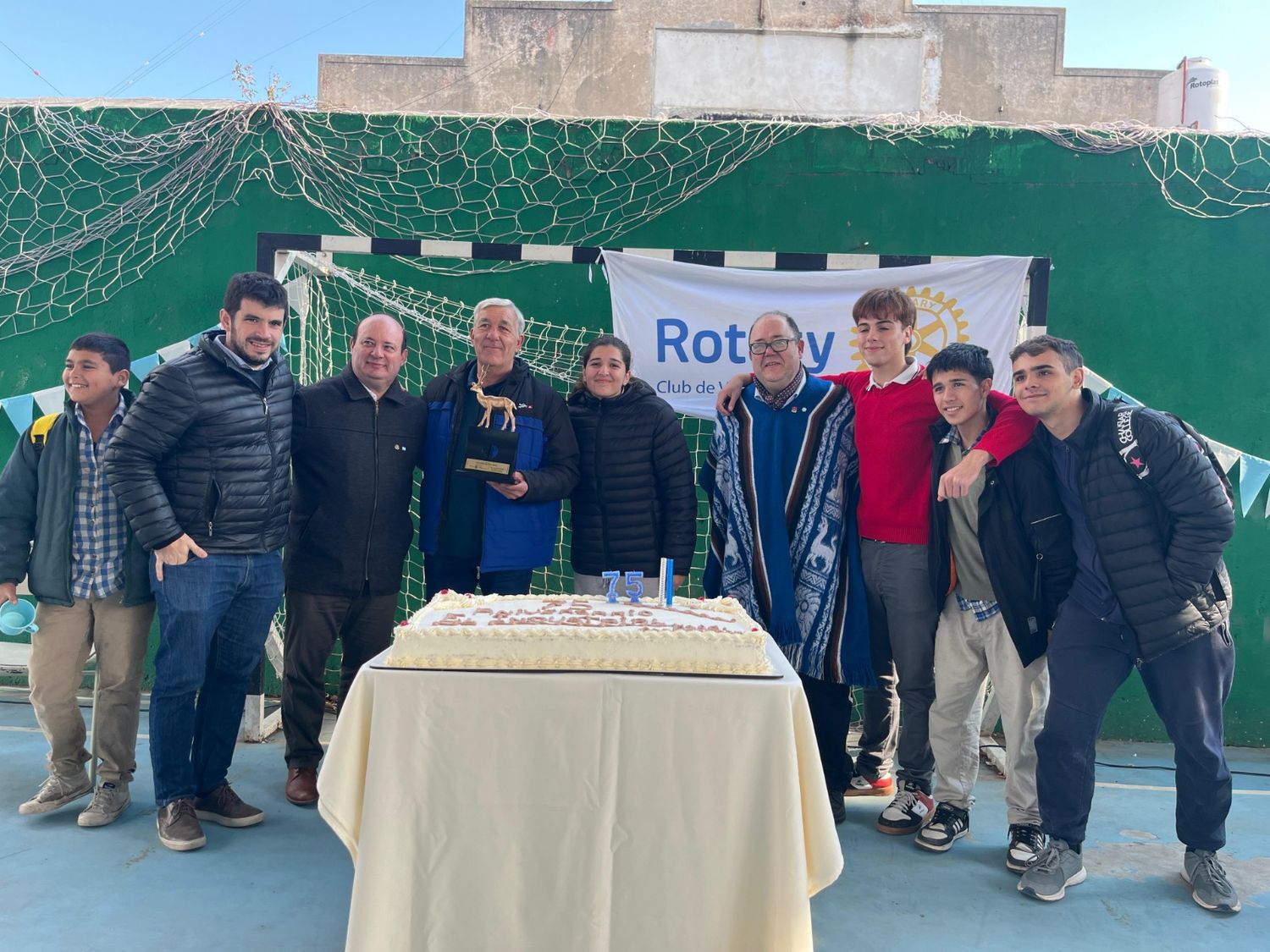 En el marco del 75° aniversario las autoridades recibieron el Venadito de Oro.